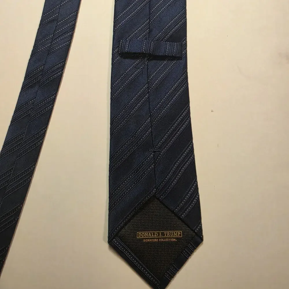 Donald J. Trump Signature Collection 100% Silk Blue Striped Tie 2004